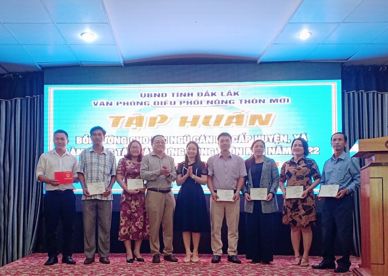 Bồi dưỡng nghiệp vụ công tác xây dựng nông thôn mới cho cán bộ cấp huyện, xã và đoàn viên thanh niên các cấp