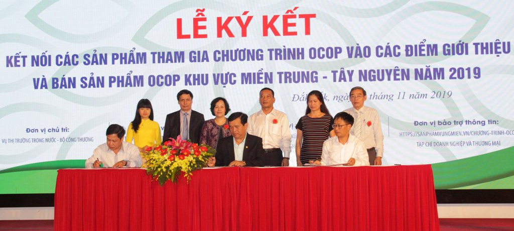 Hội nghị kết nối các sản phẩm tham gia chương trình OCOP vào các điểm giới thiệu và bán sản phẩm