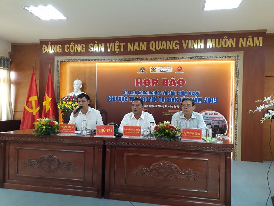 Họp báo Hội chợ Nông nghiệp và sản phẩm OCOP khu vực Tây Nguyên tại Đắk Lắk năm 2019