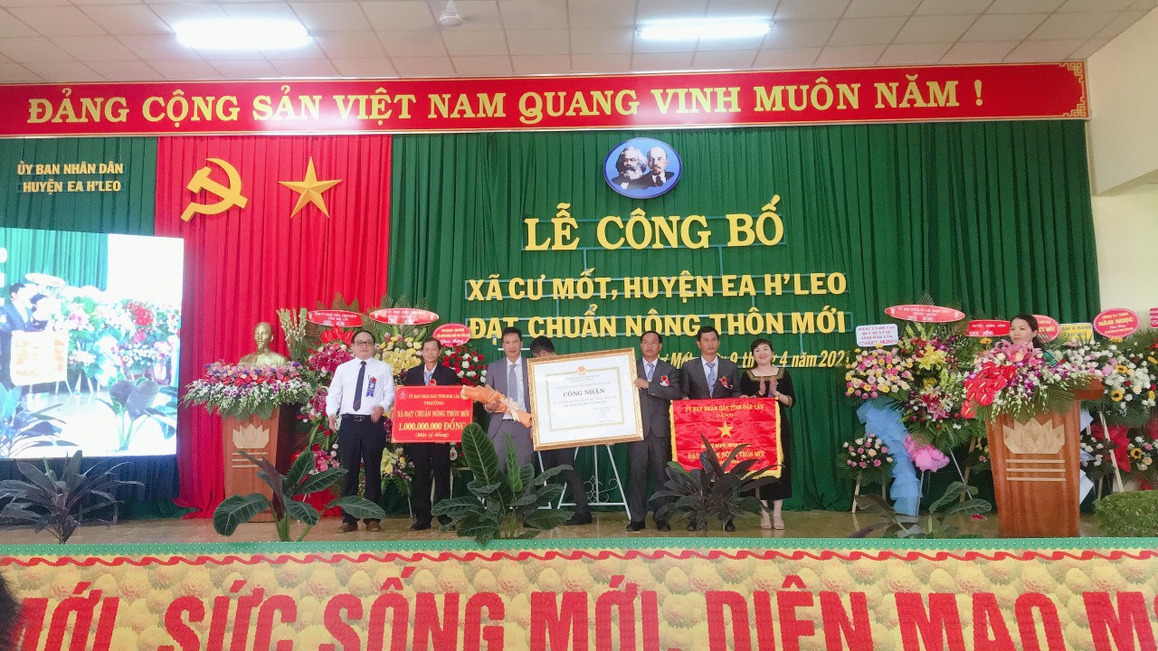 LỄ CÔNG BỐ XÃ CƯ MỐT, HUYỆN EA H’LEO ĐẠT CHUẨN NÔNG THÔN MỚI