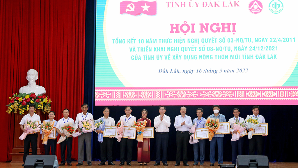 Tổng kết 10 năm thực hiện Nghị quyết số 03 và triển khai Nghị quyết số 08 của Tỉnh ủy về xây dựng nông thôn mới